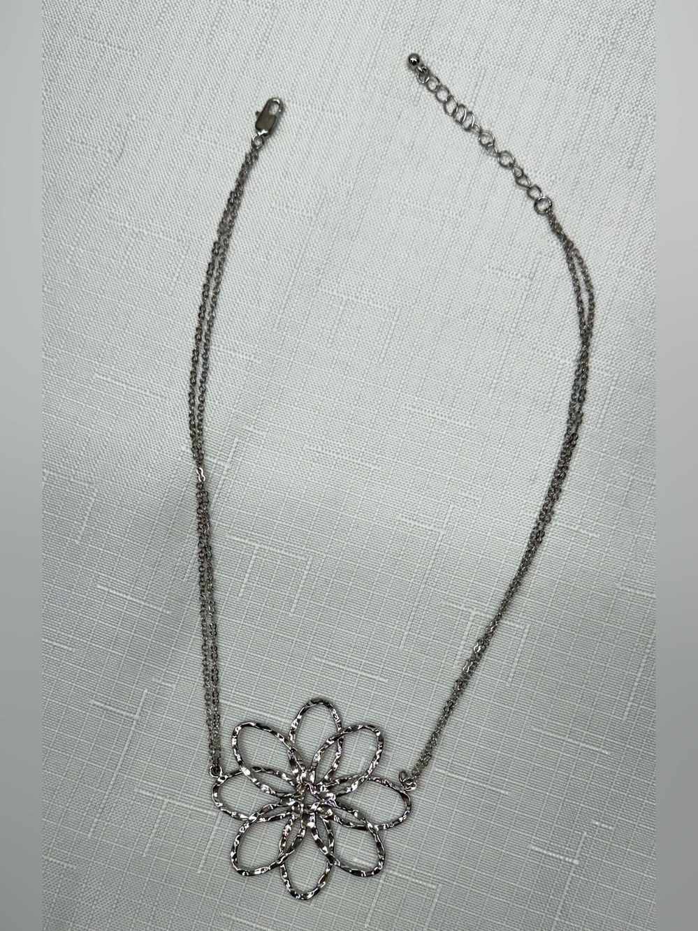 Delicate Silver Flower Pendant Necklace for Women